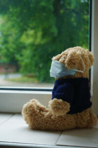 Masked teddy bear by Sarah Kilian–Unsplash